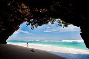 Bali-Cliff-Green-Bowl-Hidden-Beach-Bali
